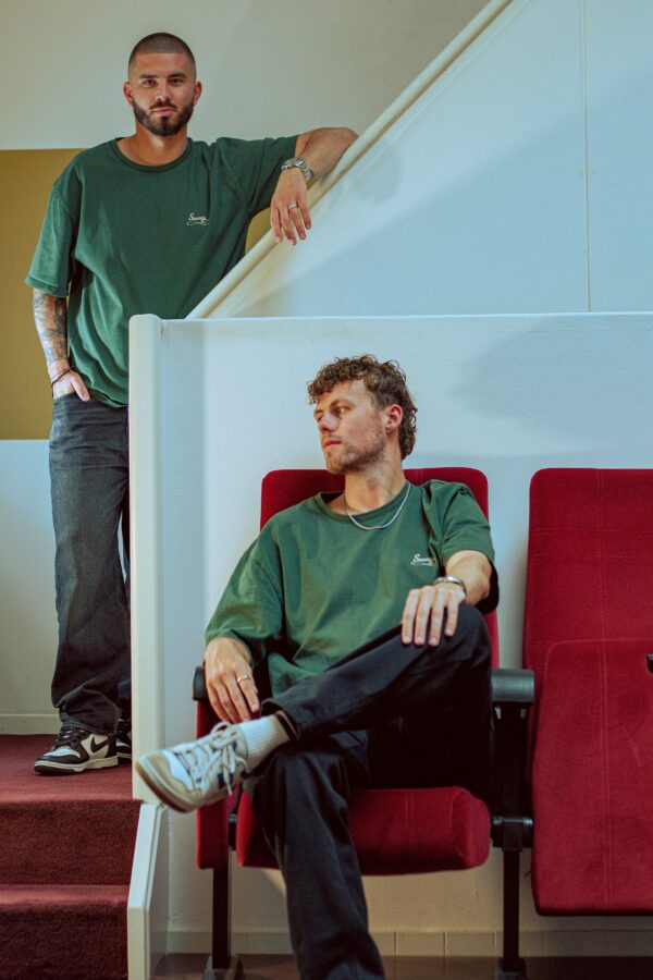 Foto van Jillis en Jesper met het nieuwe Saentje Shirt